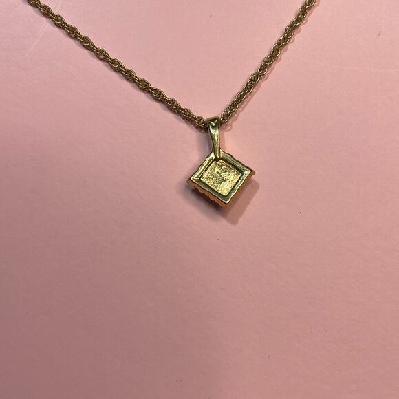 Nina Ricci Necklace 1/2 in Pendant on a 14 in Chain Gold tone Chain - Picture 4 of 4